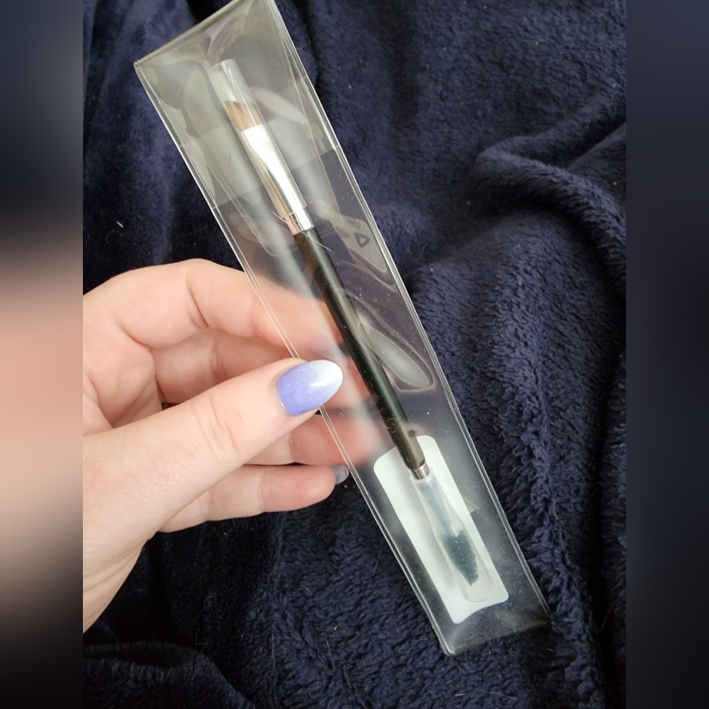 Anastasia Beverly Hills Brush 7B